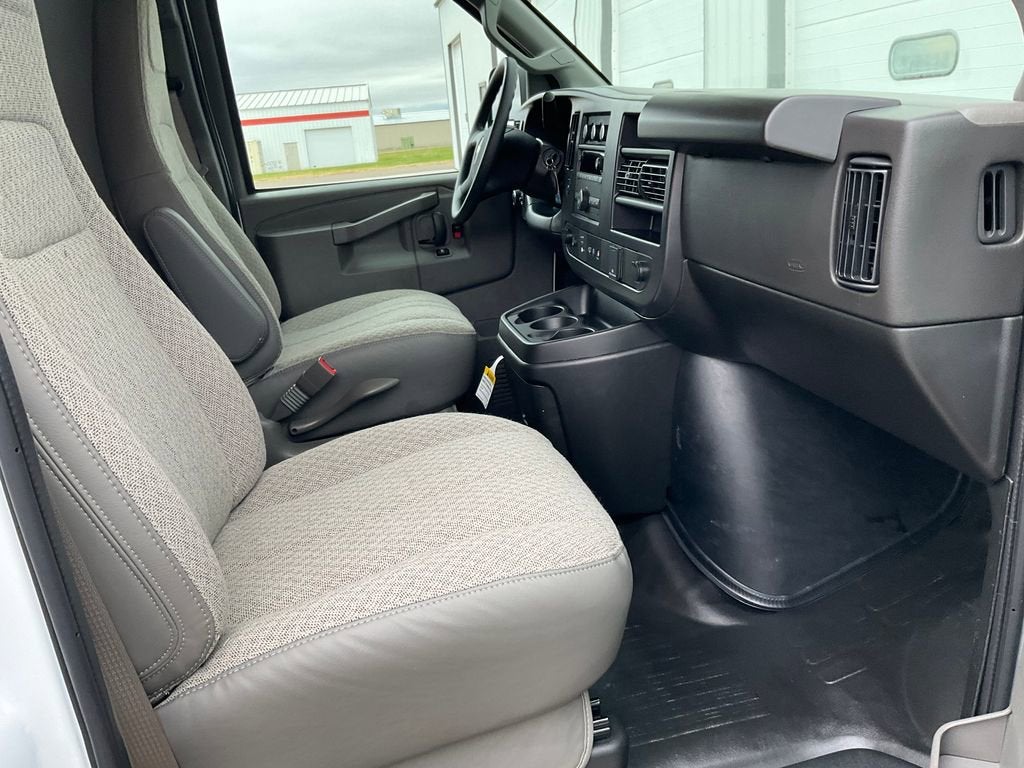 2025 Chevrolet Express Cargo WT