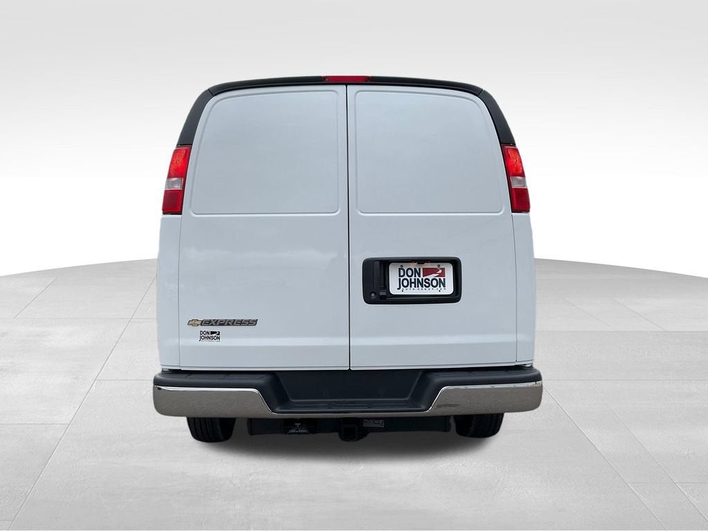 2025 Chevrolet Express Cargo WT
