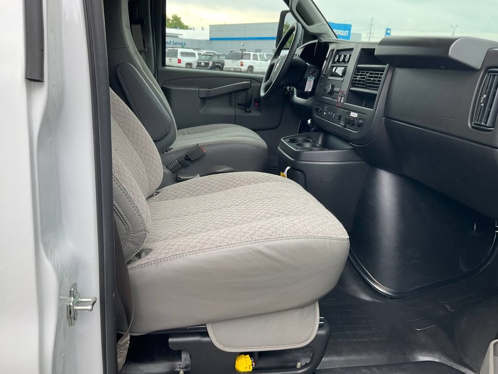 2026 Chevrolet Express Cutaway 3500 1WT